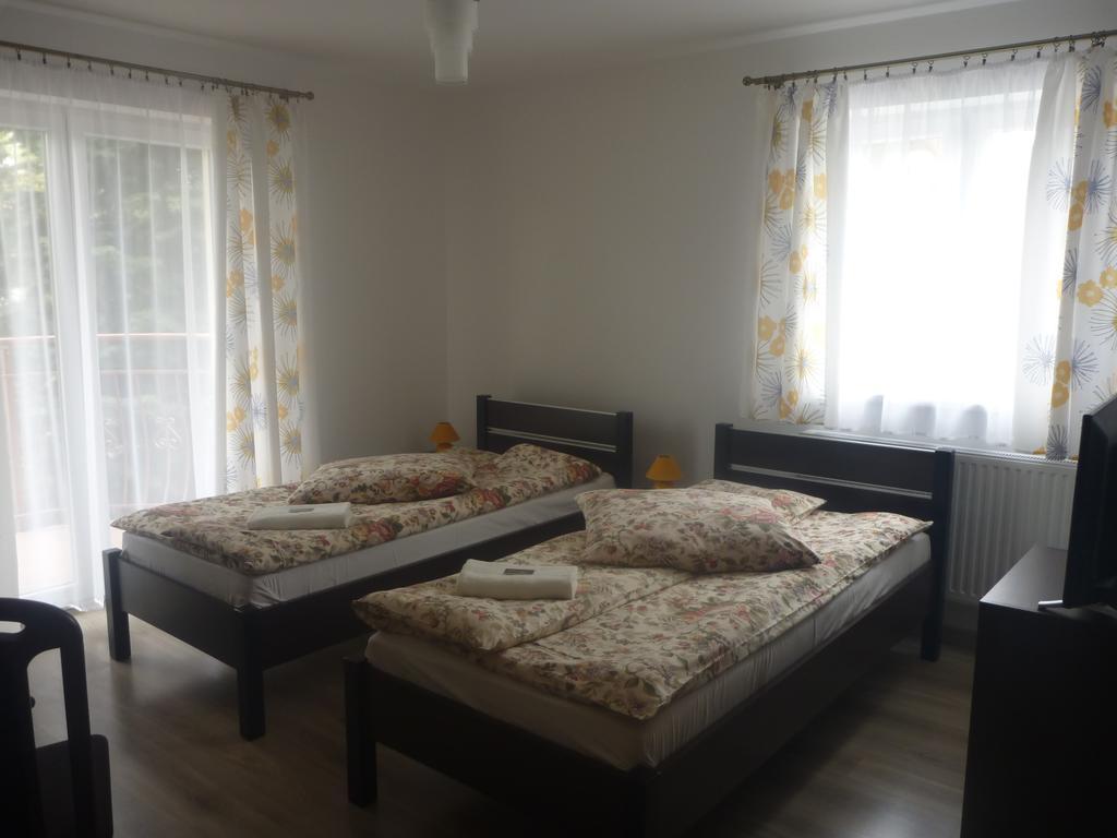 Osrodek Wypoczynkowy Nad Stawem - Holiday Resort By The Lake - Erholungsheim Am See - Prazdninovy Dum U Jezera 库多瓦-兹德鲁伊 客房 照片