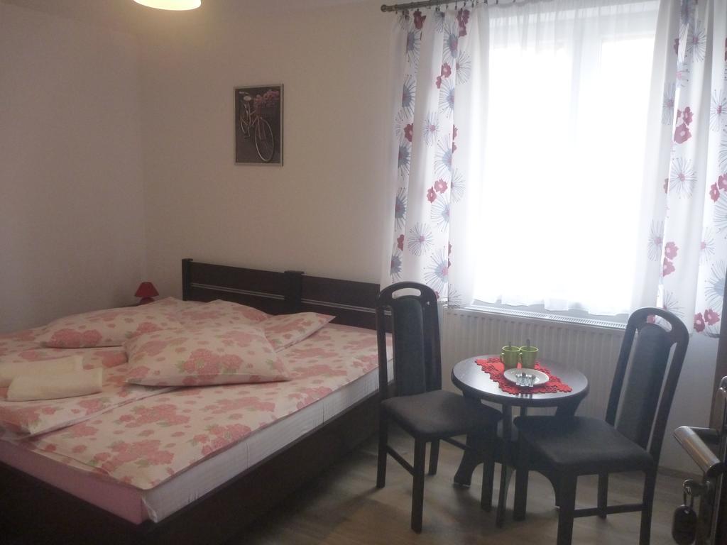 Osrodek Wypoczynkowy Nad Stawem - Holiday Resort By The Lake - Erholungsheim Am See - Prazdninovy Dum U Jezera 库多瓦-兹德鲁伊 外观 照片