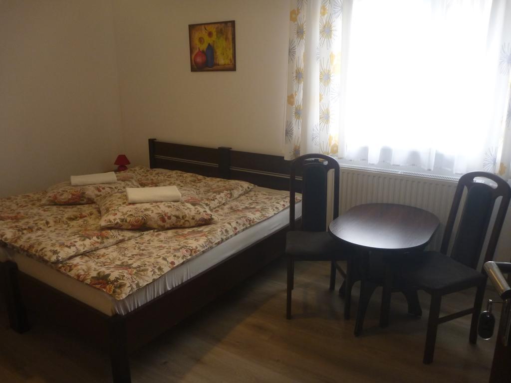 Osrodek Wypoczynkowy Nad Stawem - Holiday Resort By The Lake - Erholungsheim Am See - Prazdninovy Dum U Jezera 库多瓦-兹德鲁伊 外观 照片