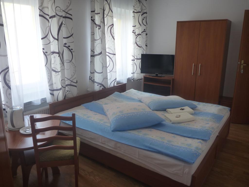 Osrodek Wypoczynkowy Nad Stawem - Holiday Resort By The Lake - Erholungsheim Am See - Prazdninovy Dum U Jezera 库多瓦-兹德鲁伊 外观 照片