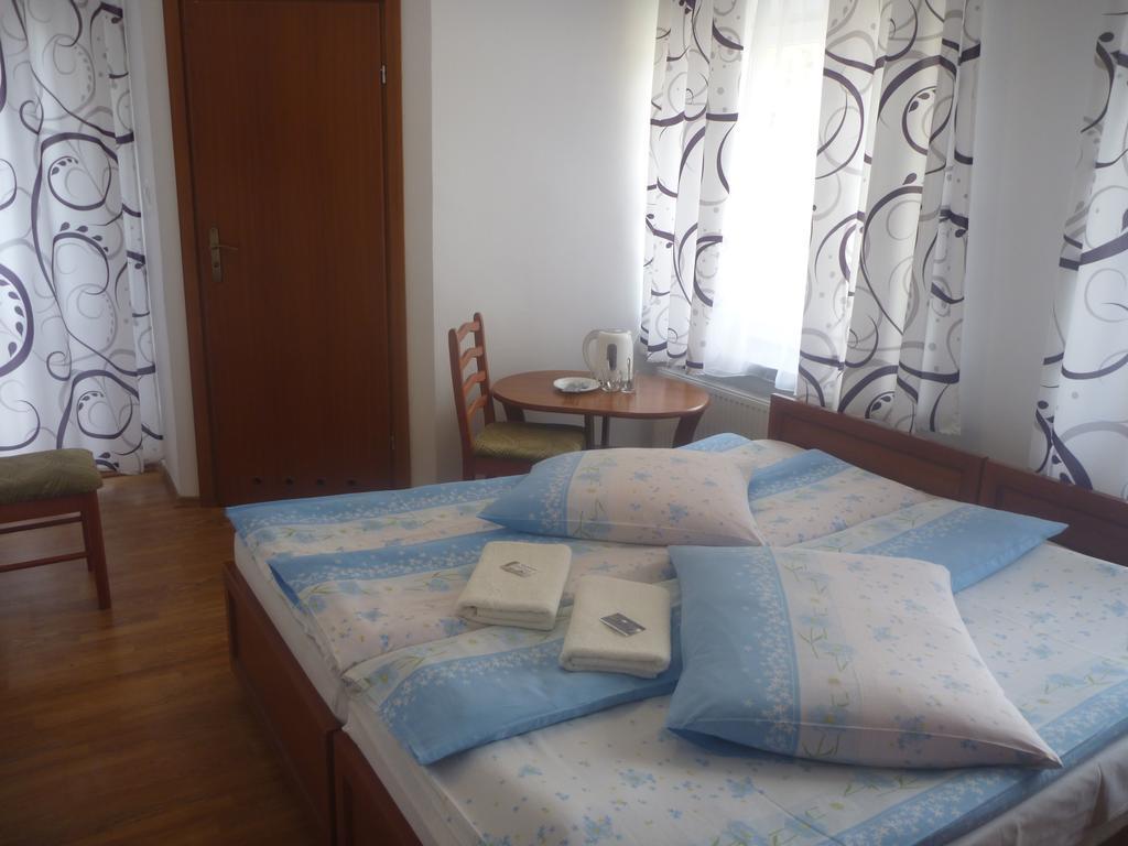Osrodek Wypoczynkowy Nad Stawem - Holiday Resort By The Lake - Erholungsheim Am See - Prazdninovy Dum U Jezera 库多瓦-兹德鲁伊 外观 照片