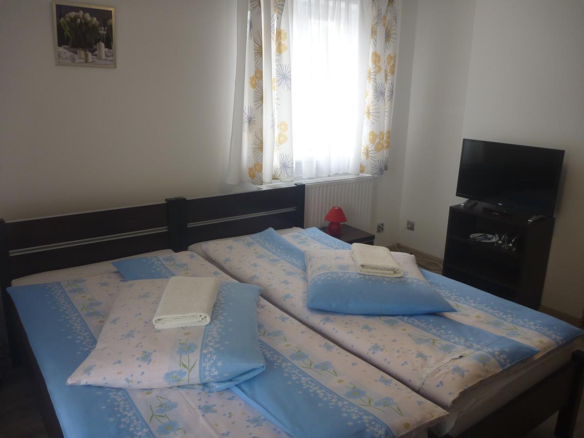 Osrodek Wypoczynkowy Nad Stawem - Holiday Resort By The Lake - Erholungsheim Am See - Prazdninovy Dum U Jezera 库多瓦-兹德鲁伊 外观 照片