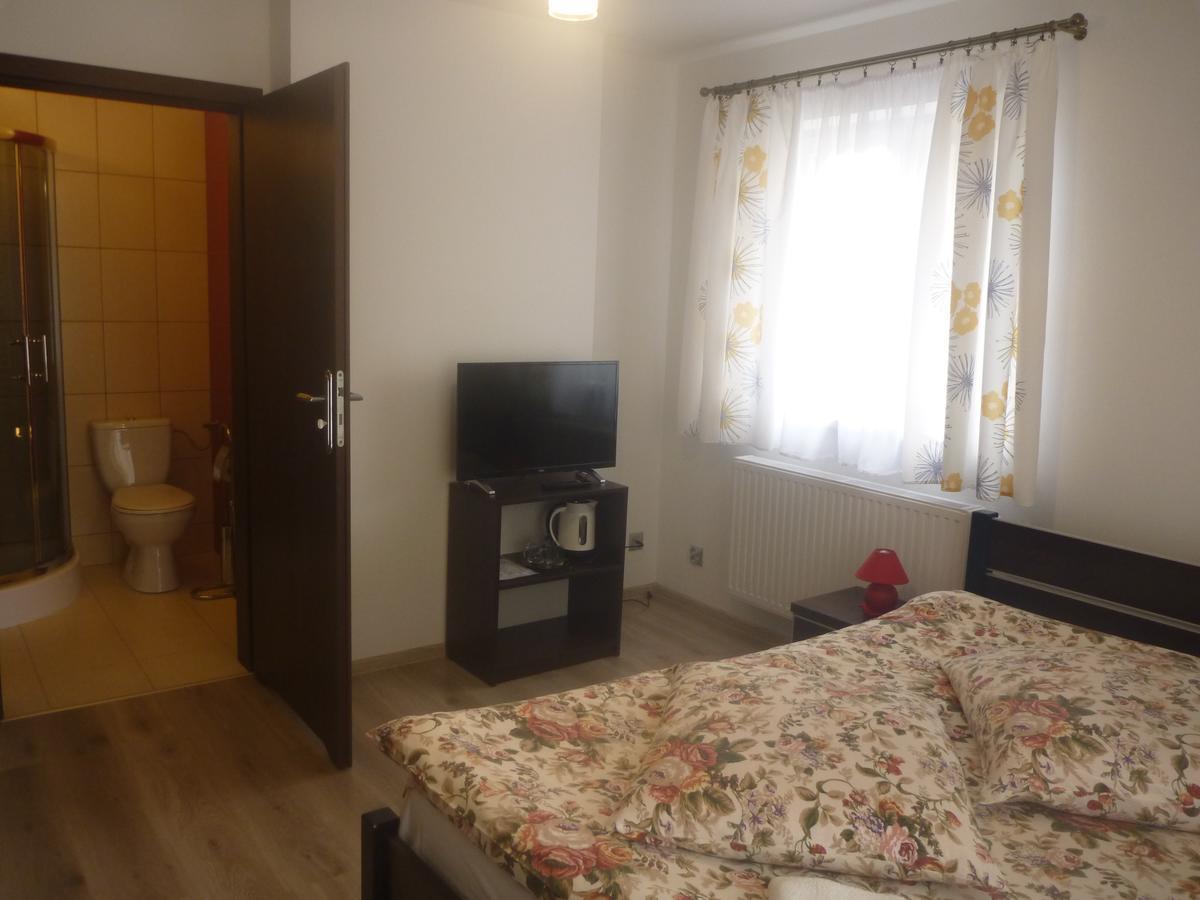 Osrodek Wypoczynkowy Nad Stawem - Holiday Resort By The Lake - Erholungsheim Am See - Prazdninovy Dum U Jezera 库多瓦-兹德鲁伊 客房 照片
