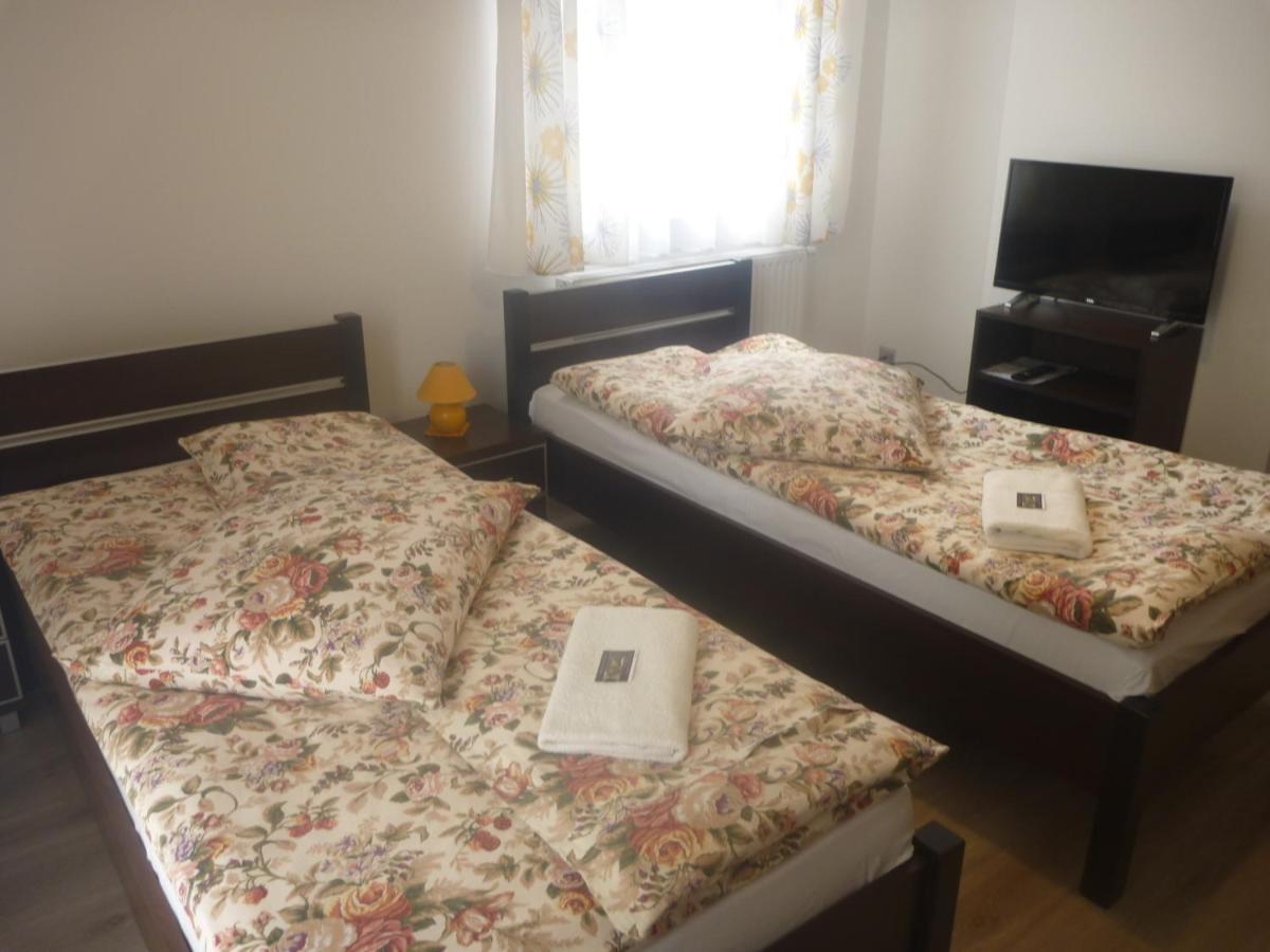 Osrodek Wypoczynkowy Nad Stawem - Holiday Resort By The Lake - Erholungsheim Am See - Prazdninovy Dum U Jezera 库多瓦-兹德鲁伊 客房 照片